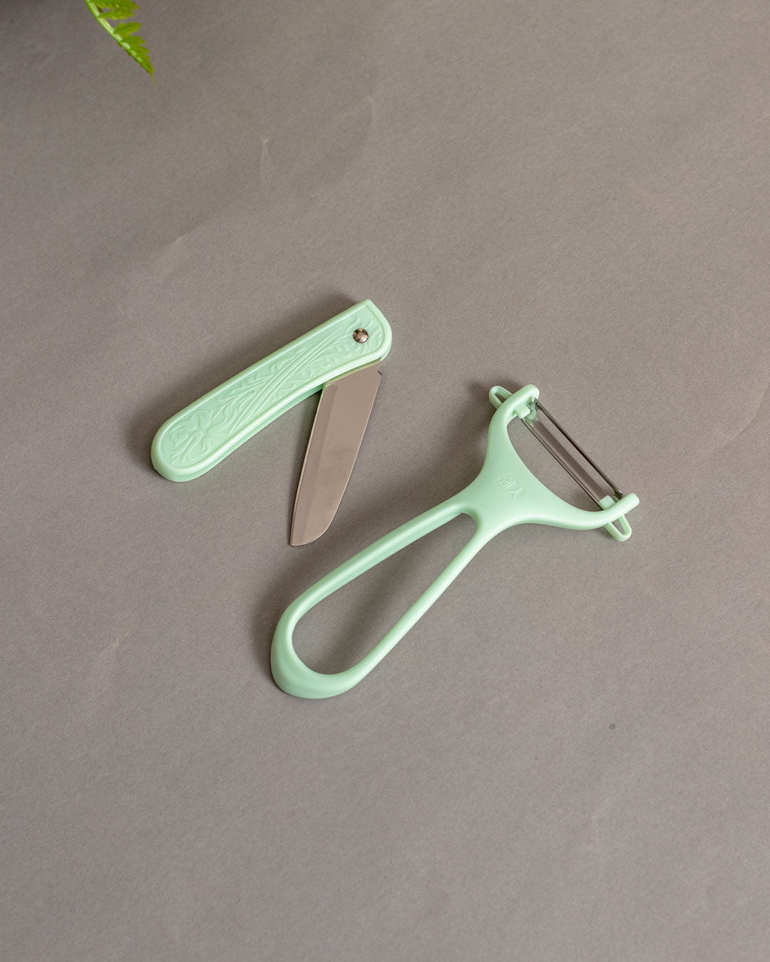 Vegetables and Fruits Peeler Knife Set Secondary image